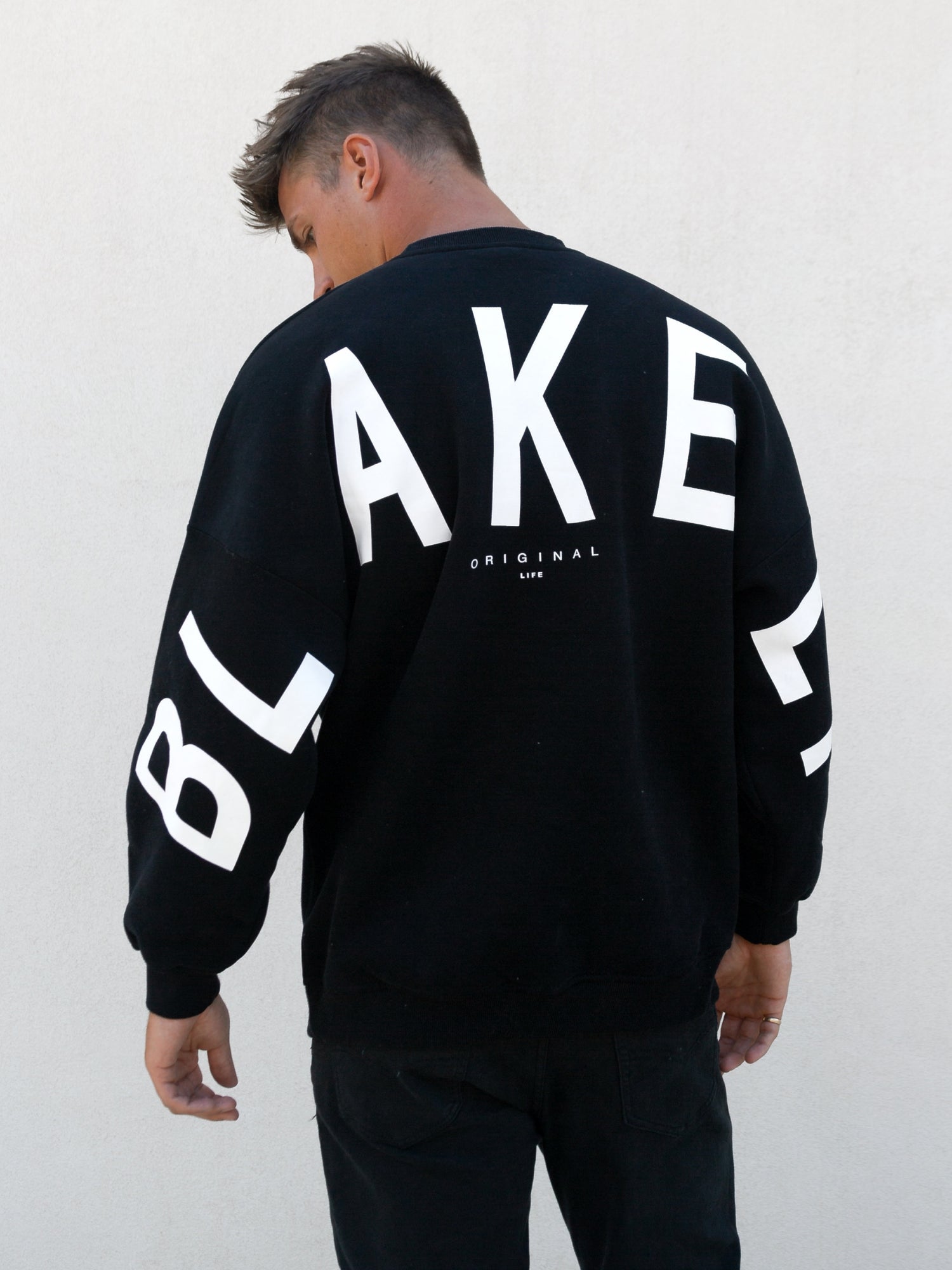 【BLAKELY】IDRIS OVERSIZED バックロゴ スウェットシャツ BLAKELY///IDRIS OVERSIZED バックロゴ スウェットシャツ