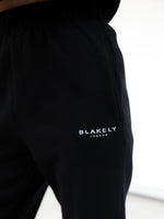 Universal Women's Relaxed Sweatpants - Black