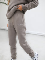Universal Women's Relaxed Sweatpants - Soft Taupe