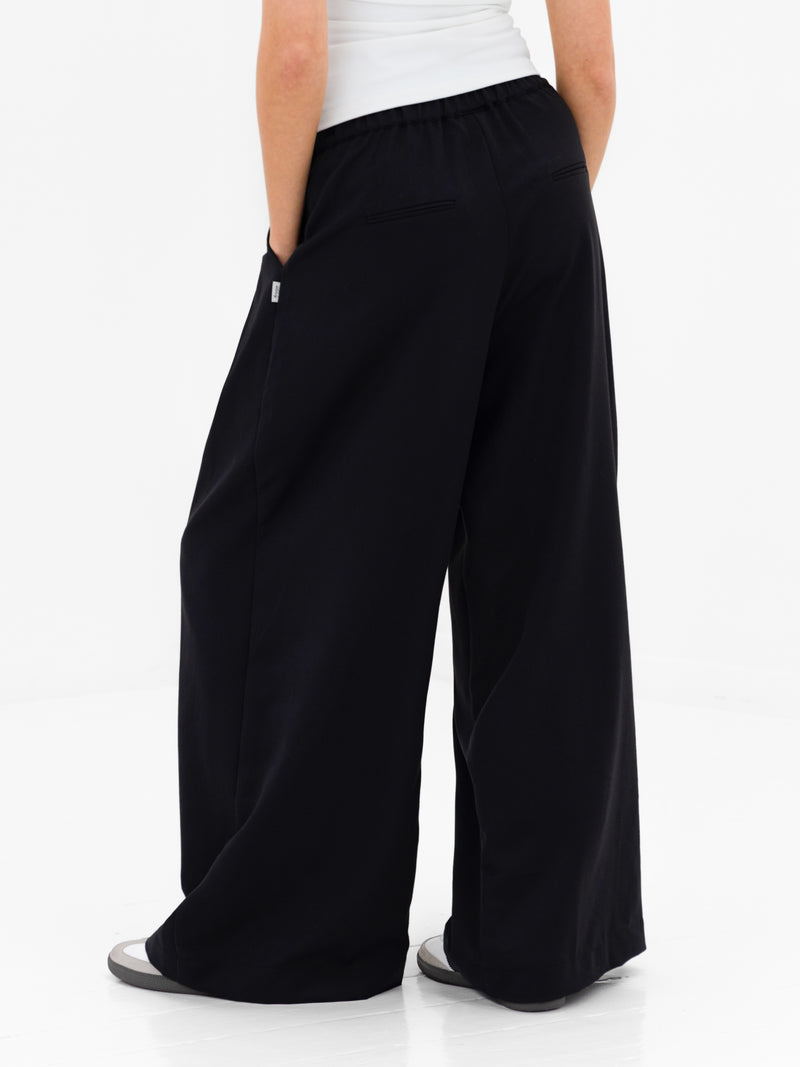 Ali Pleated Trousers - Black